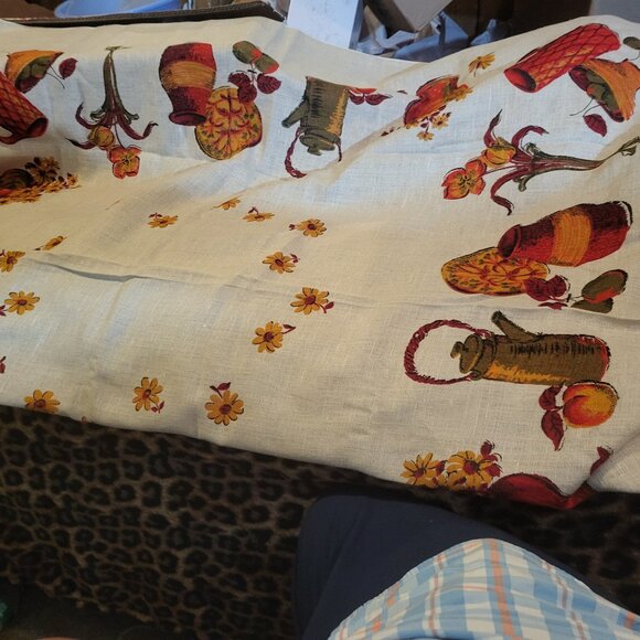 VINTAGE AUTUMN TABLE CLOTH FOR THE SEASON - Picture 1 of 3